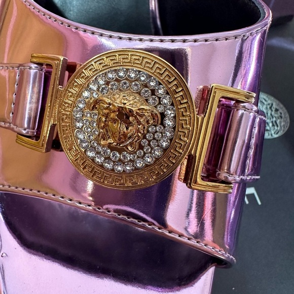 NWB. 100% Authentic
Versace La Medusa Metallic Ankle Strap
Sandals 8.5 pink - Picture 8 of 14